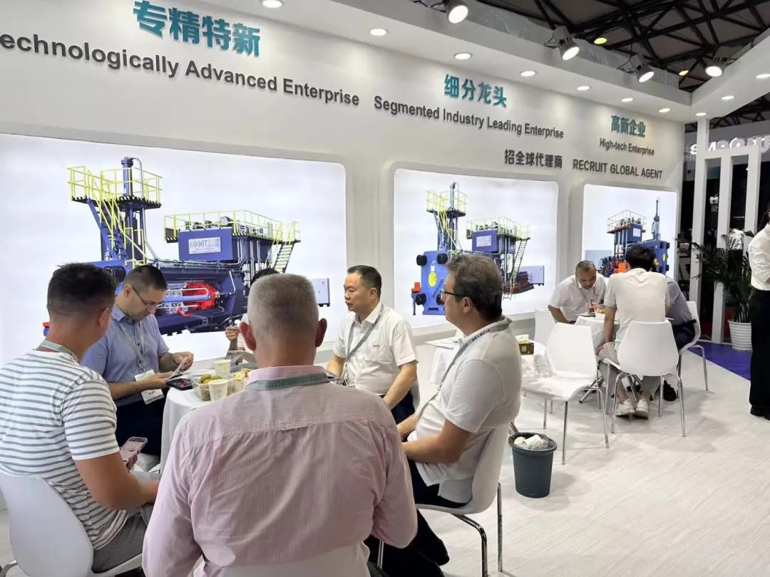 高效、節(jié)能、穩(wěn)定！萬(wàn)格士新型高端擠壓機(jī)上海鋁展備受矚目